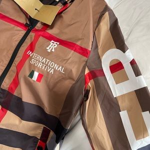 Burberry windbreaker jacket size M